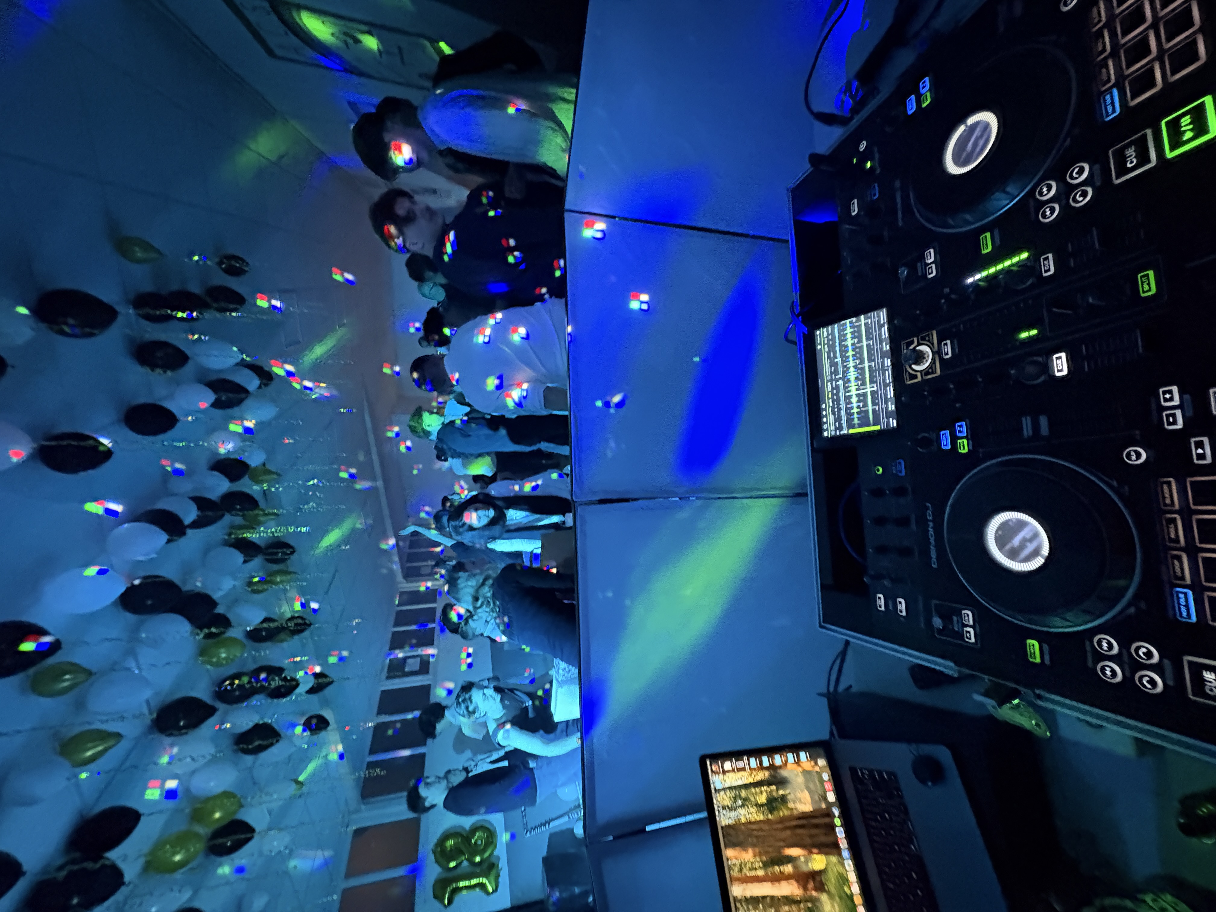 Soirée DJ anniversaire 18 et 20 ans dans la Loire — Utopie DJ