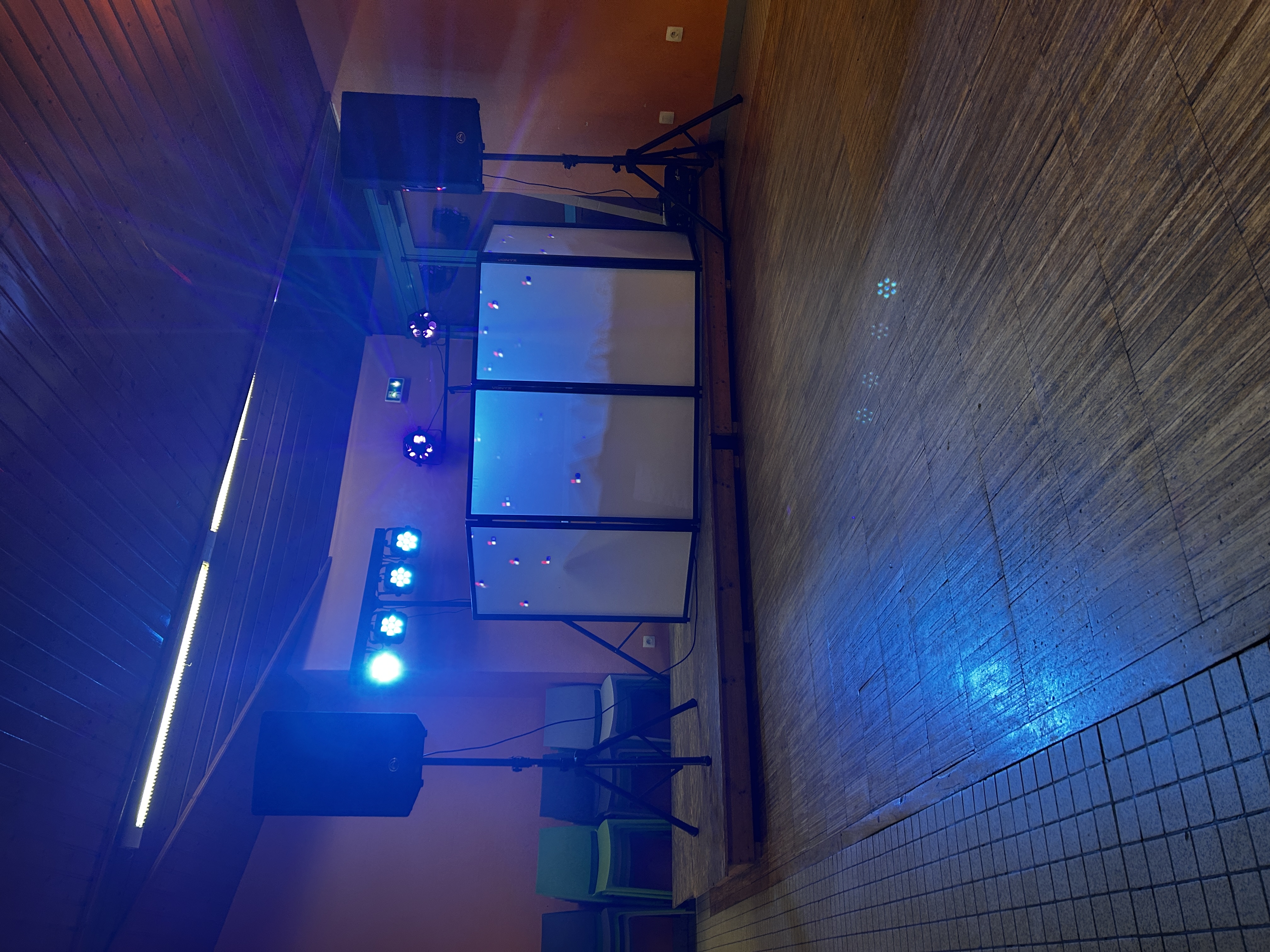 Installation DJ son et lumière pour un anniversaire 40 ans en Haute-Loire — Utopie DJ